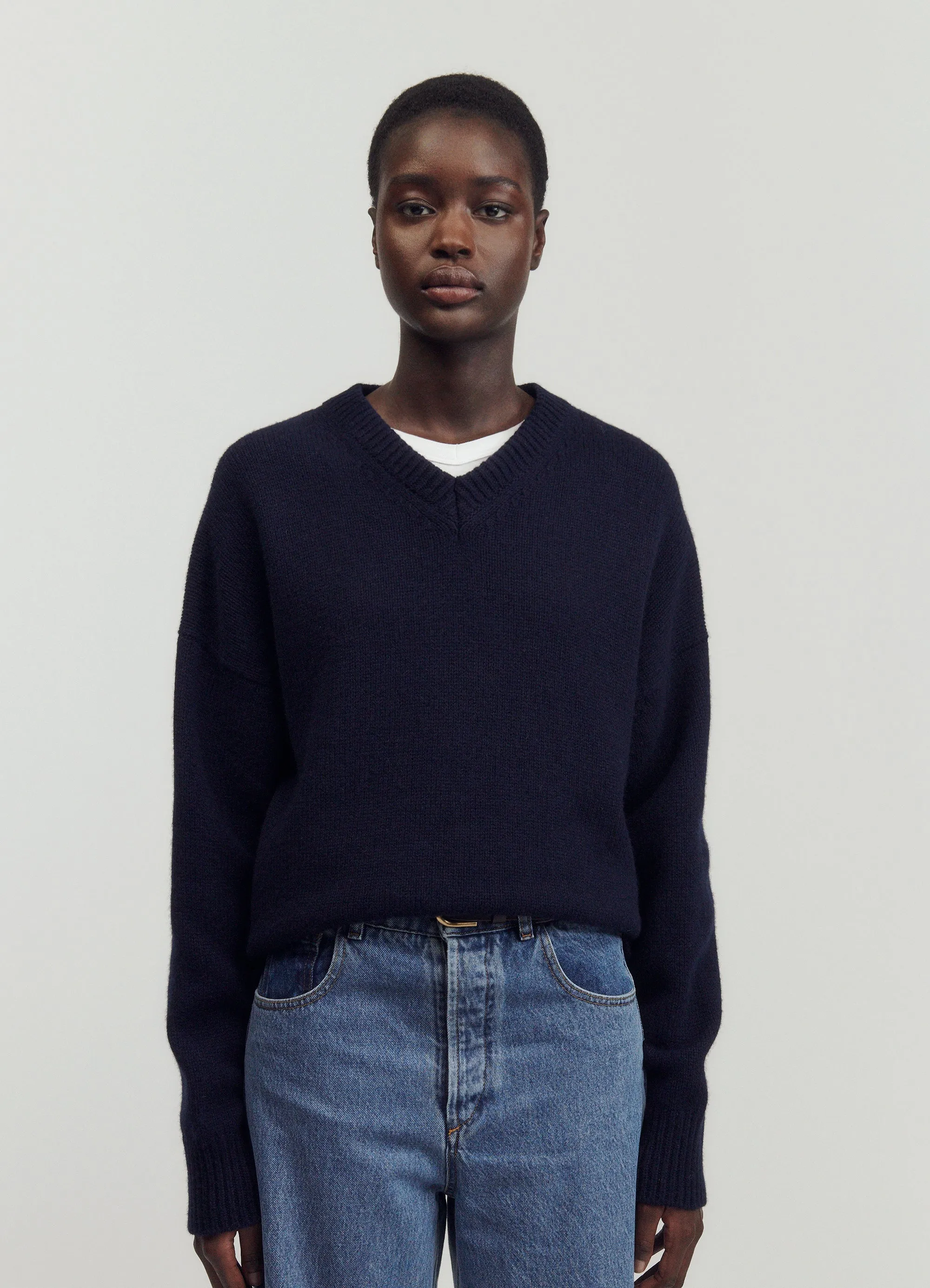 Balla Slouch V-Neck in Navy