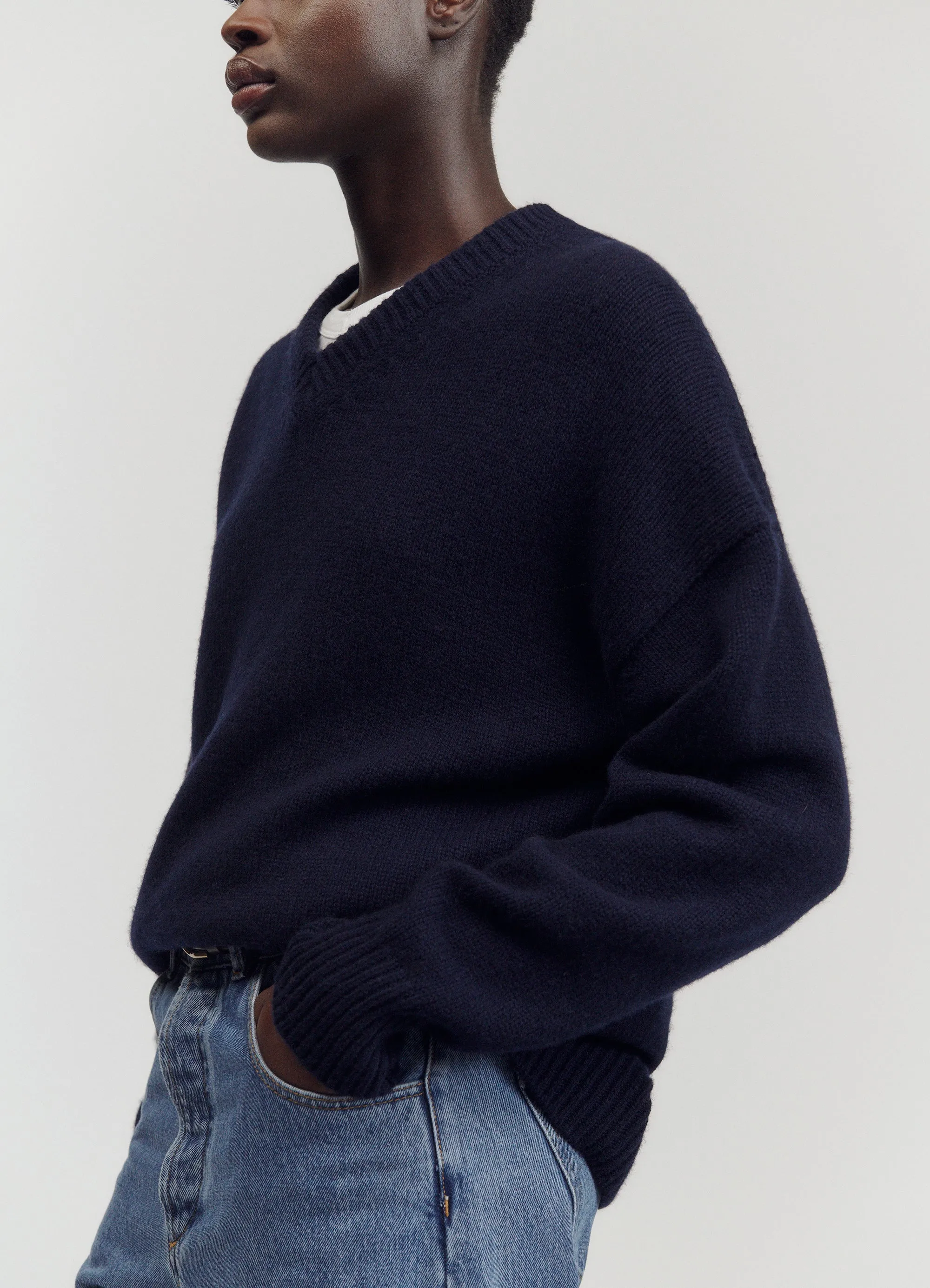 Balla Slouch V-Neck in Navy