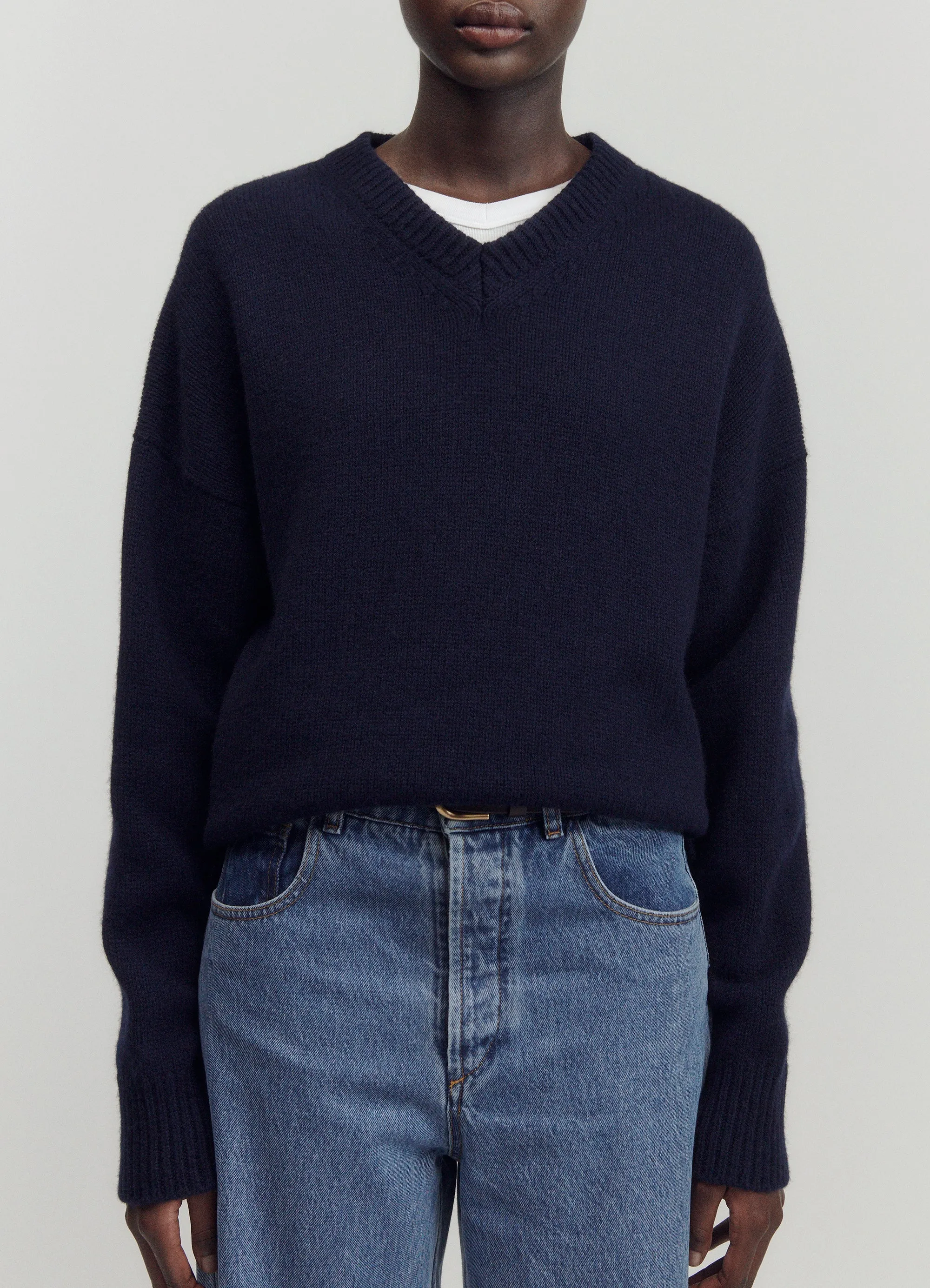 Balla Slouch V-Neck in Navy