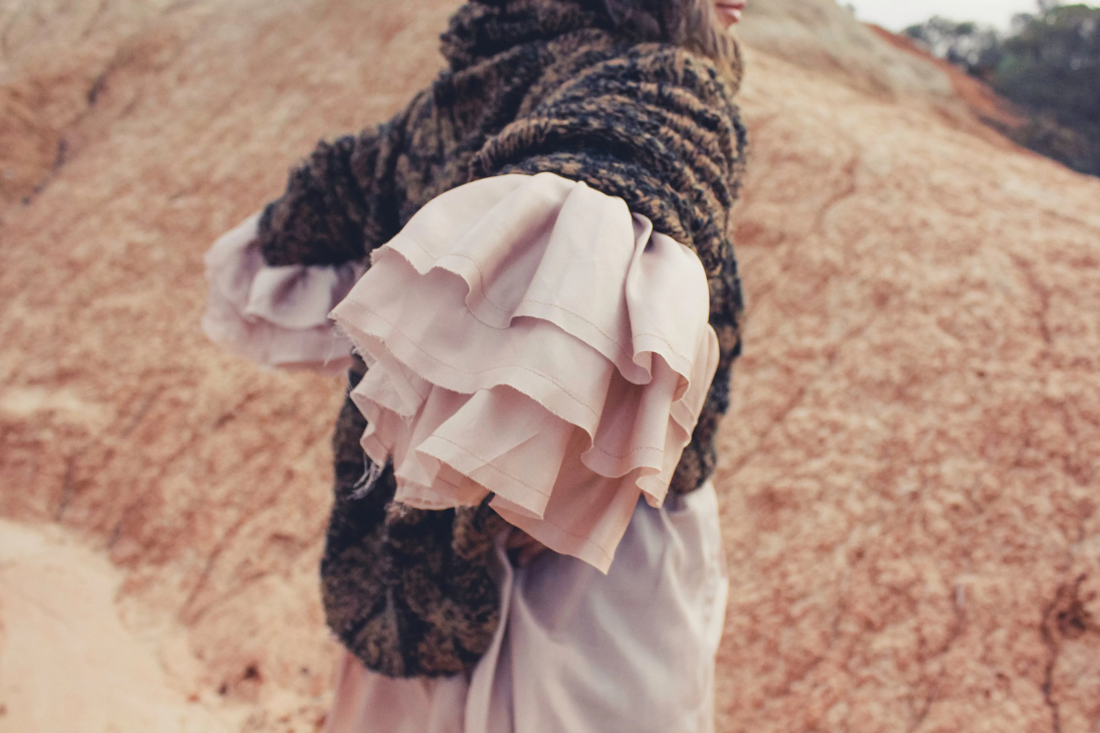 Cable knit funnel neck sweater - tortoishell