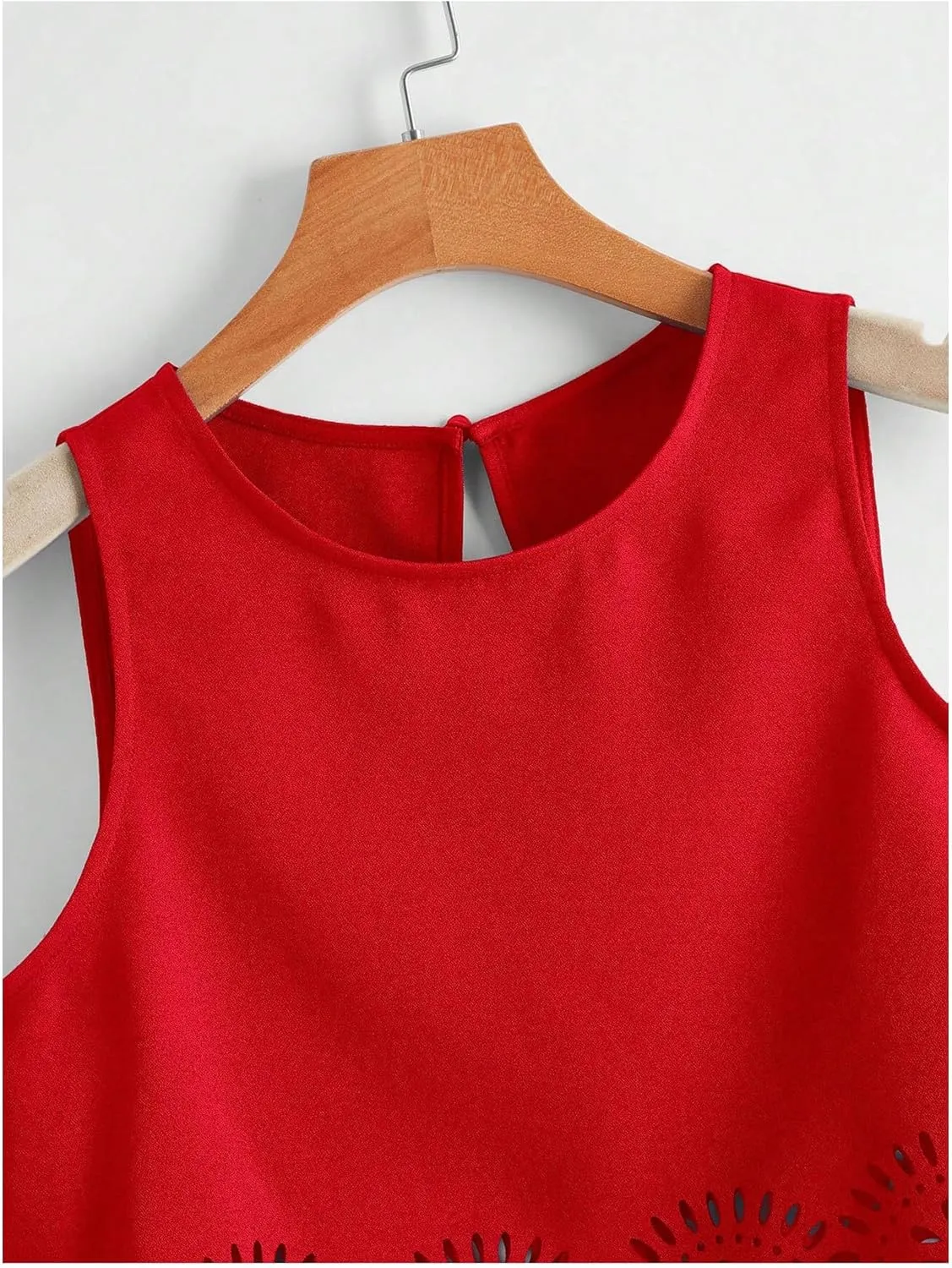 SOLY HUX Women's Summer Tank Tops Hollow Out Scallop Trim Sleeveless Vest Crop Top