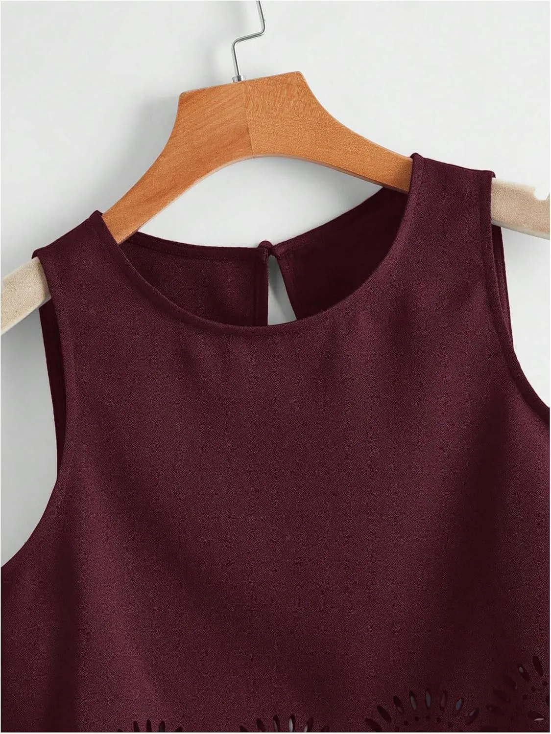SOLY HUX Women's Summer Tank Tops Hollow Out Scallop Trim Sleeveless Vest Crop Top